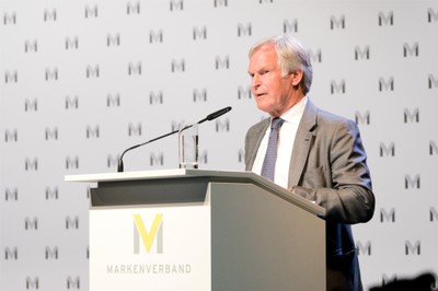 Begrüßung Forum Marke durch Franz-Peter Falke, Präsident des Markenverbandes (Foto: C.H.L.)