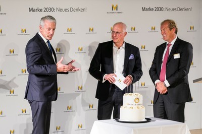 Kurzinterview zum 10jährigen Geburtstag der MARKENAKADEMIE: Prof. Dr. R. Mattmüller, Inhaber d. Lehrstuhls f. Strategisches Marketing,  EBS Universität f. Wirtschaft und Recht, mit V. Wieprecht, Moderator, und U. Bergheim, Lenkungskreis MARKENAKADEMIE