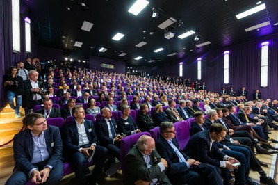 Ein gut gefülltes Auditorium